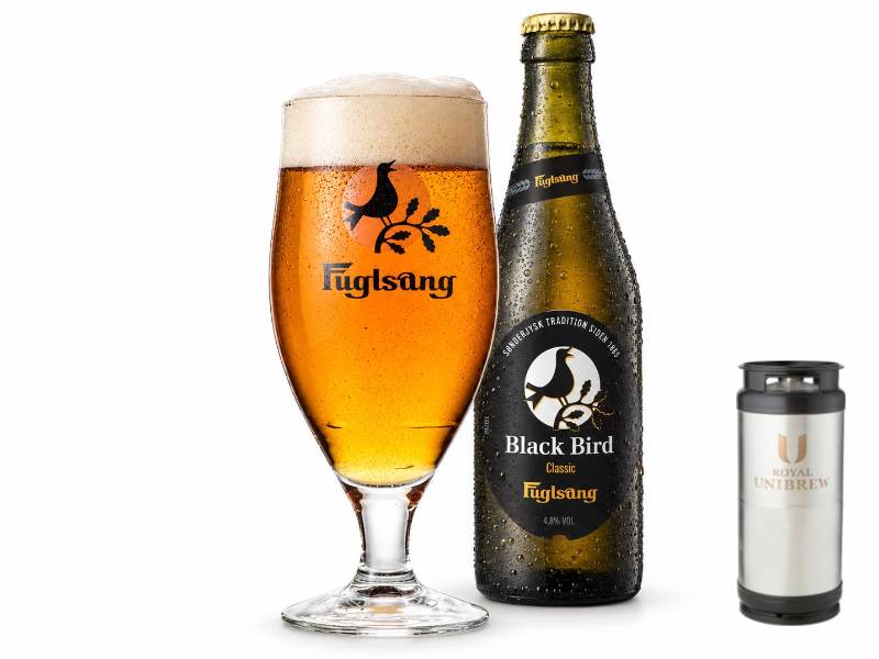 Fuglsang Black Bird Classic i glas med flaske og 20 liters fustage