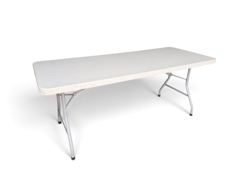 Hvidt klapbord i plast 180 x 80 cm til seks personer â til leje